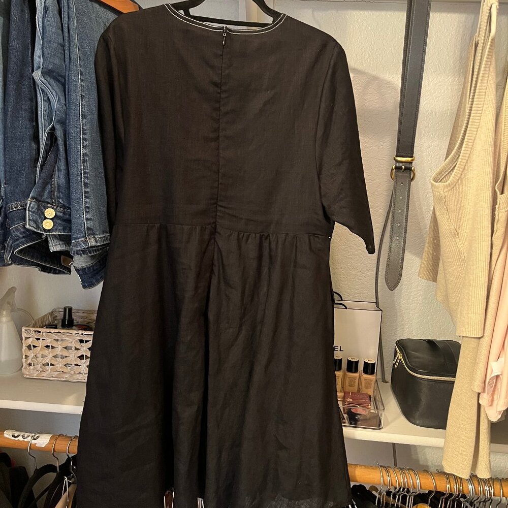 Black linen mini dress with V neckline - Picture 5 of 9